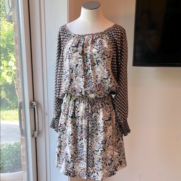 Juicy Couture 2 Floral Patterned Dress with Black Accents - Picture 2 of 4